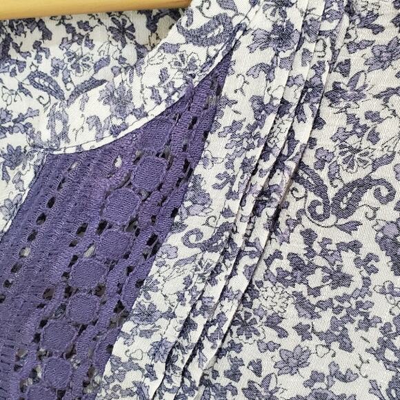 Como Vintage Blue V Neck Floral Flutter Sleeve Top Medium - Picture 7 of 9